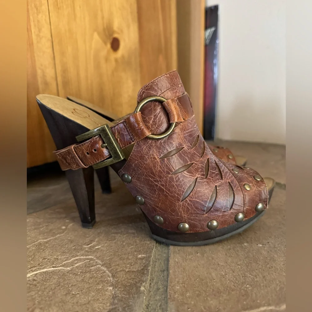 Woman’s clogs - Picture 3 of 5